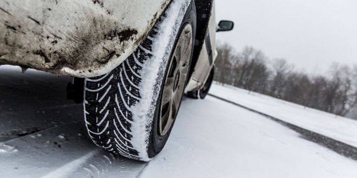 Quelle est la meilleure dimension de pneu pour rouler en hiver et sur la neige ? Le TCS vous donne la réponse.