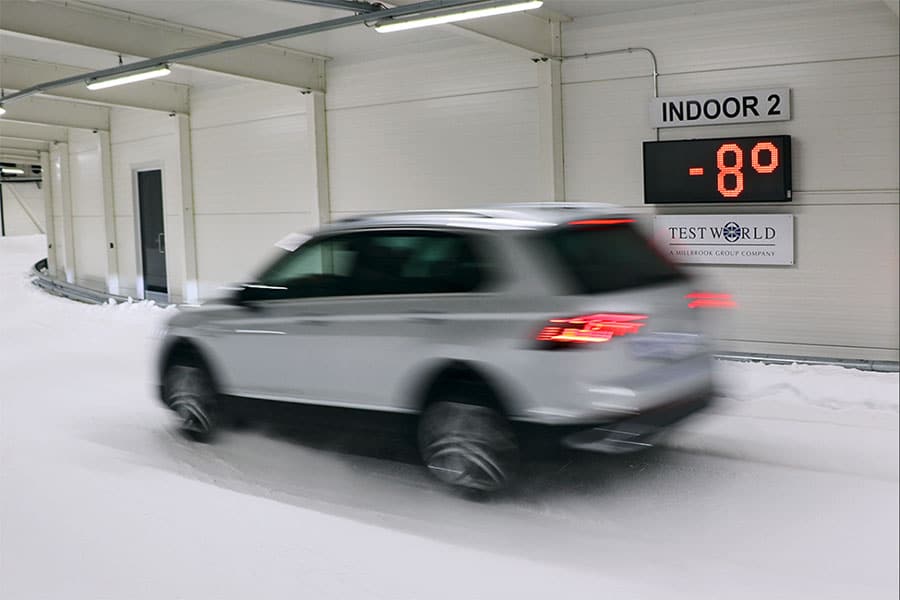 Essai d’un pneu SUV toutes saisons sur la neige en Finlande par Auto Bild